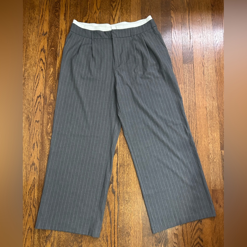 Woman Gray striped pants